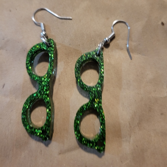 Jewelry - NWT Green Glasses Earrings